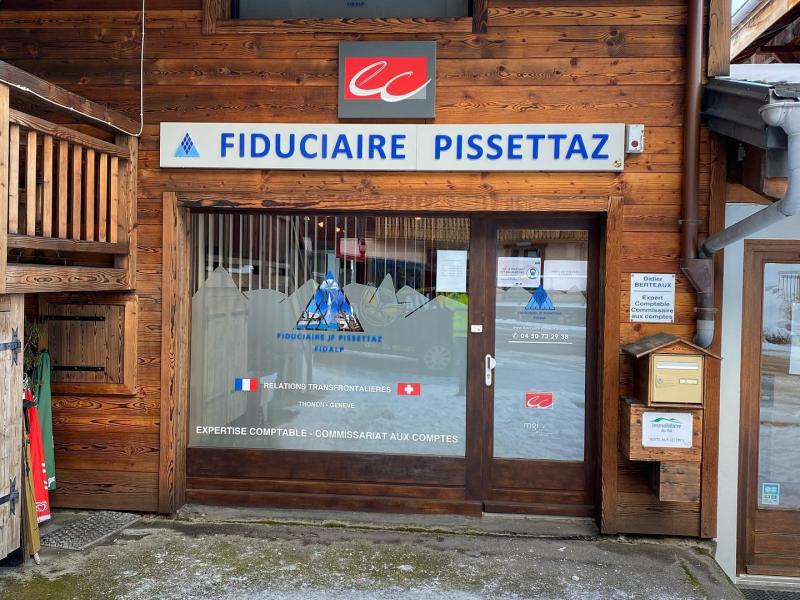 Enseigne caisson en station