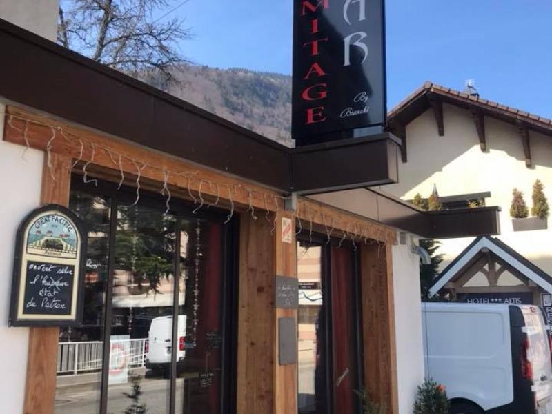 Enseigne drapeau à Chambéry