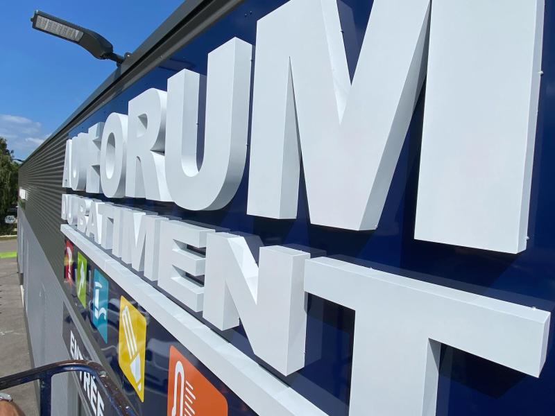 Enseigne lettre relief