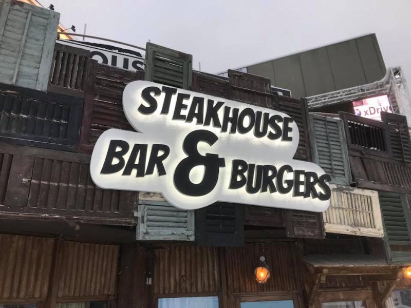 Enseigne lettre relief restaurant