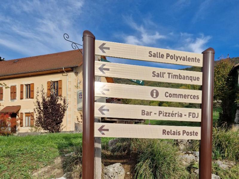 Panneau de signalisation directionnel