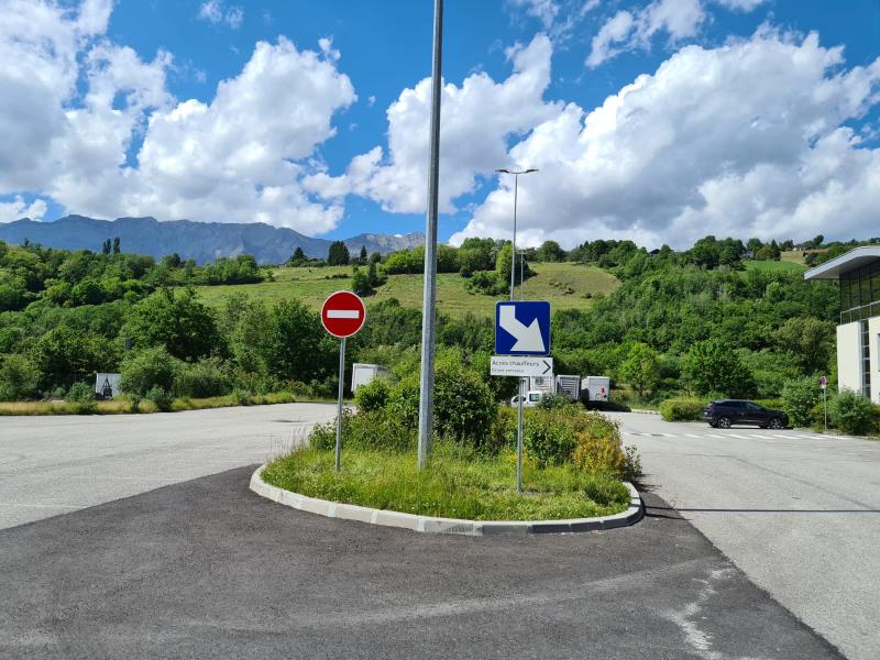 Signalisation routière- Panneau de circulation